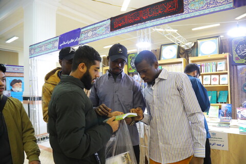 تصاویر / حضور طلاب جامعه المصطفی العالمیه در نمایشگاه تخصصی پژوهش های فقهی و کلامی معاصر