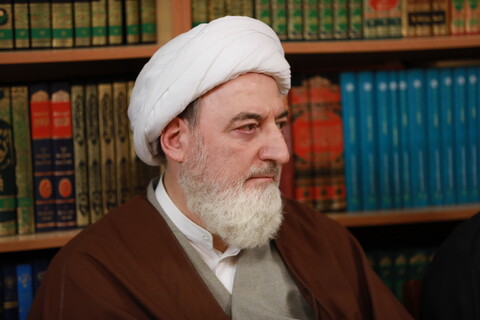 تصاویر/ دیدار مسئولان برگزاری کنگره بین‌المللی میرزای نائینی با آیت‌الله العظمی مکارم شیرازی