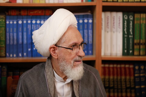 تصاویر/ دیدار مسئولان برگزاری کنگره بین‌المللی میرزای نائینی با آیت‌الله العظمی مکارم شیرازی