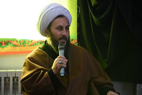 تصاویر/ حضور امام جمعه خوی در جمع دانش آموزان دبیرستان شاهد امام حسین(ع)