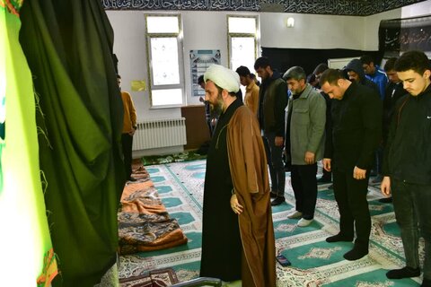 تصاویر/ حضور امام جمعه خوی در جمع دانش آموزان دبیرستان شاهد امام حسین(ع)