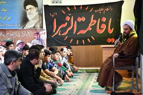 تصاویر/ حضور امام جمعه خوی در جمع دانش آموزان دبیرستان شاهد امام حسین(ع)