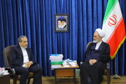 Rencontre du ministre iranien des Affaires étrangères avec l'ayatollah Arafi