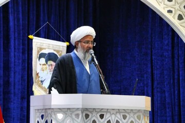 دشمن وقتی می تواند ضربه بزند که ما دست از اعتقادات برداریم