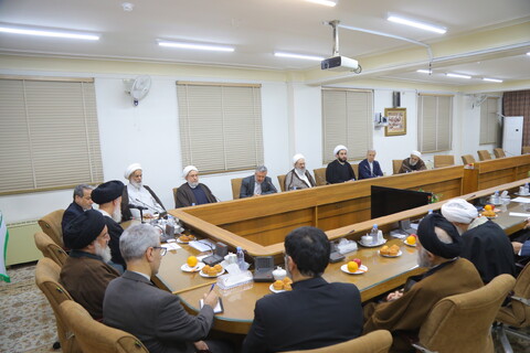 تصاویر / حضور دکتر عراقچی وزیر امورخارجه در جلسه شورای عالی جامعه مدرسین