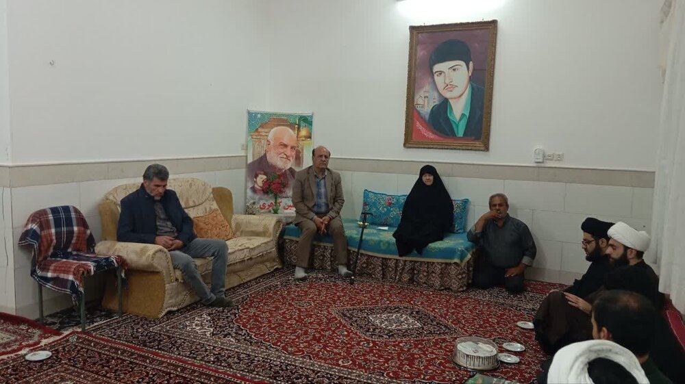 دیدار اعضای کمیته شهدای روحانیت با خانواده روحانی شهید «مهدی گوهری» آران و بیدگل+عکس