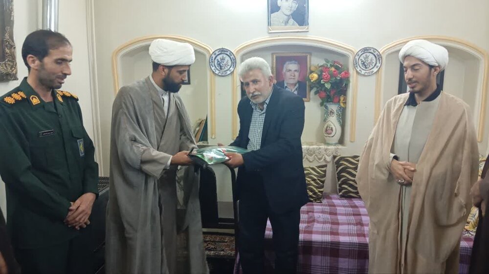 دیدار اعضای کمیته شهدای روحانیت با خانواده روحانی شهید «محمدرضا کاظمی دره» +عکس