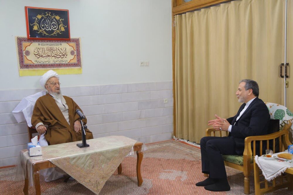 Iran’s Foreign Minister Visits Qom