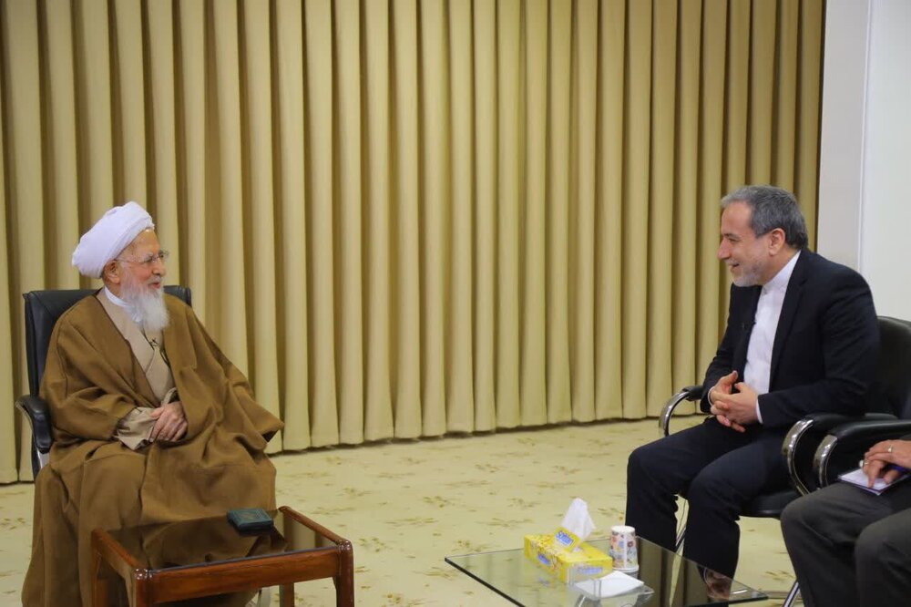 Grand Ayat. Javadi Amoli meets with Iran’s Foreign Minister