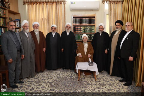 Photos/ Rencontre des responsables du Congrès international Mirzai Naini avec le Grand Ayatollah Makarem Shirazi