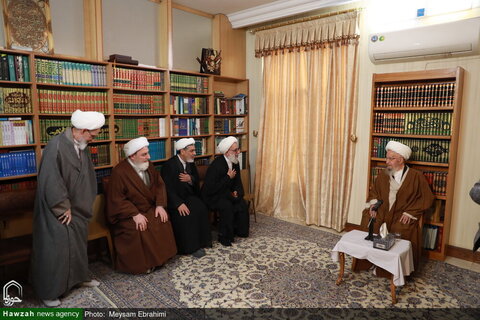 Photos/ Rencontre des responsables du Congrès international Mirzai Naini avec le Grand Ayatollah Makarem Shirazi