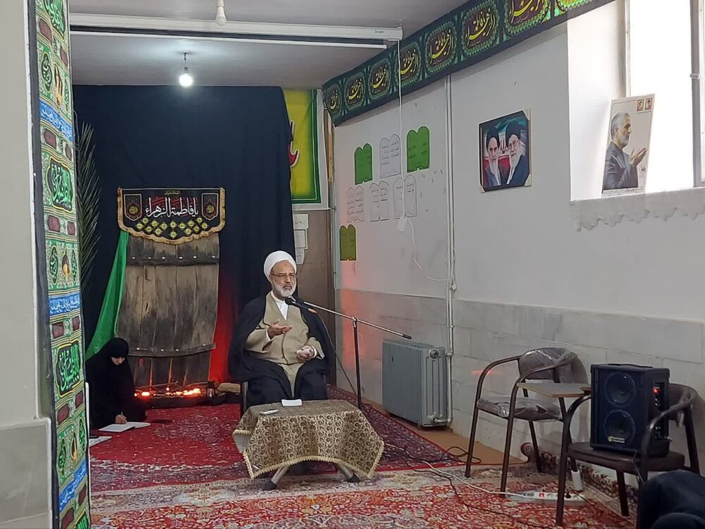 اطاعت از ولی امر مسلمین، اطاعت از امام زمان(عج) است - خبرگزاری حوزه