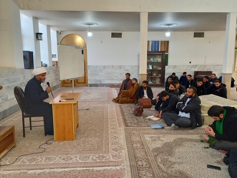 تصاویر/ نشست علمی پاسخ به شبهات فاطمیه در مدرسه باب‌العلم اسلامی کاشان