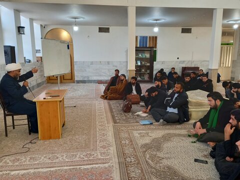 تصاویر/ نشست علمی پاسخ به شبهات فاطمیه در مدرسه باب‌العلم اسلامی کاشان