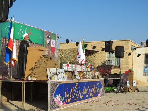 تصاویر/ تشییع شهید گمنام بر دستان دانش‌آموزان برازجان