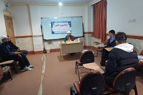 تصاویر/ برگزاری کانون های علمی در مدرسه علمیه امام صادق (ع) قروه