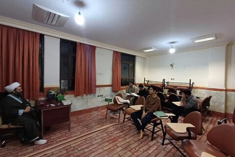 تصاویر/ برگزاری کانون های علمی در مدرسه علمیه امام صادق (ع) قروه