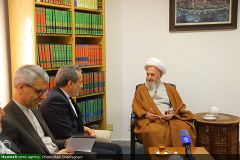 Photos / Rencontre du ministre iranien des Affaires étrangères avec le Grand Ayatollah Sobhani