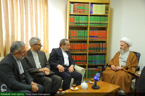 Photos / Rencontre du ministre iranien des Affaires étrangères avec le Grand Ayatollah Sobhani