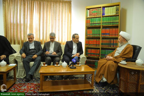 Photos / Rencontre du ministre iranien des Affaires étrangères avec le Grand Ayatollah Sobhani