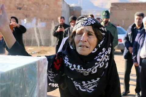 تصاویر استقبال مردم از کاروان شهدای گمنام در مسیر روستاهای گراب کوهدشت