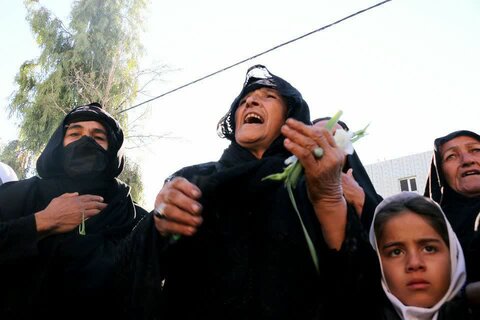 تصاویر استقبال مردم از کاروان شهدای گمنام در مسیر روستاهای گراب کوهدشت