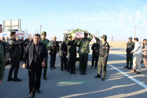 تصاویر/ مراسم استقبال از پیکر مطهر شهید گمنام در ورودی شهرستان تکاب