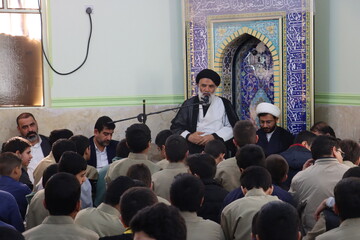 "قرآن کریم" دفترچه راهنمای هدایت انسان است