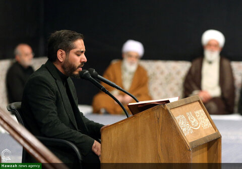 Photos/ La première nuit de la cérémonie de deuil de Hazrat Fatima Zahra, que la paix soit sur lui, à Husseiniyya de l'Imam Khomeini (RA) en présence du leader de la révolution.