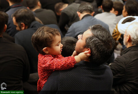 Photos/ La première nuit de la cérémonie de deuil de Hazrat Fatima Zahra, que la paix soit sur lui, à Husseiniyya de l'Imam Khomeini (RA) en présence du leader de la révolution.