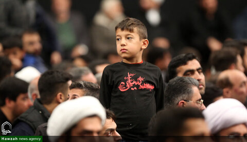 Photos/ La première nuit de la cérémonie de deuil de Hazrat Fatima Zahra, que la paix soit sur lui, à Husseiniyya de l'Imam Khomeini (RA) en présence du leader de la révolution.