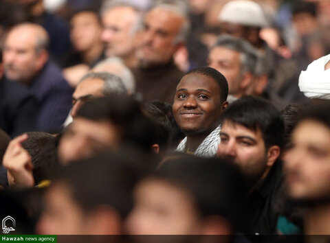 Photos/ La première nuit de la cérémonie de deuil de Hazrat Fatima Zahra, que la paix soit sur lui, à Husseiniyya de l'Imam Khomeini (RA) en présence du leader de la révolution.