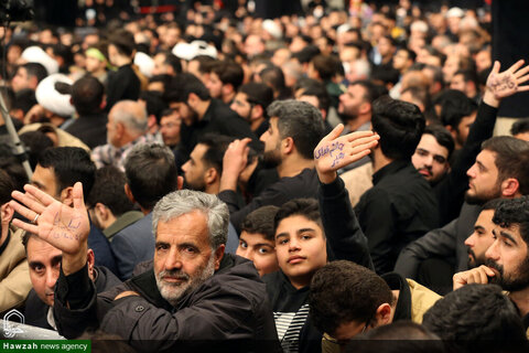 Photos/ La première nuit de la cérémonie de deuil de Hazrat Fatima Zahra, que la paix soit sur lui, à Husseiniyya de l'Imam Khomeini (RA) en présence du leader de la révolution.