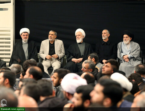 Photos/ La première nuit de la cérémonie de deuil de Hazrat Fatima Zahra, que la paix soit sur lui, à Husseiniyya de l'Imam Khomeini (RA) en présence du leader de la révolution.