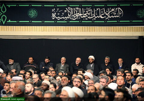 Photos/ La première nuit de la cérémonie de deuil de Hazrat Fatima Zahra, que la paix soit sur lui, à Husseiniyya de l'Imam Khomeini (RA) en présence du leader de la révolution.