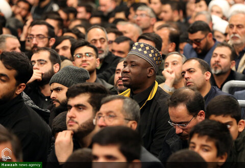 Photos/ La première nuit de la cérémonie de deuil de Hazrat Fatima Zahra, que la paix soit sur lui, à Husseiniyya de l'Imam Khomeini (RA) en présence du leader de la révolution.