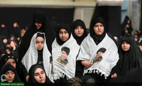 Photos/ La première nuit de la cérémonie de deuil de Hazrat Fatima Zahra, que la paix soit sur lui, à Husseiniyya de l'Imam Khomeini (RA) en présence du leader de la révolution.