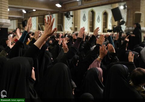 Photos/ La première nuit de la cérémonie de deuil de Hazrat Fatima Zahra, que la paix soit sur lui, à Husseiniyya de l'Imam Khomeini (RA) en présence du leader de la révolution.