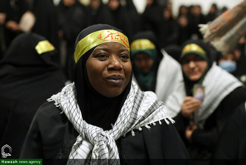 Photos/ La première nuit de la cérémonie de deuil de Hazrat Fatima Zahra, que la paix soit sur lui, à Husseiniyya de l'Imam Khomeini (RA) en présence du leader de la révolution.