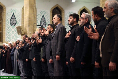 Photos/ La première nuit de la cérémonie de deuil de Hazrat Fatima Zahra, que la paix soit sur lui, à Husseiniyya de l'Imam Khomeini (RA) en présence du leader de la révolution.