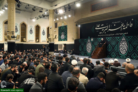 Photos/ La première nuit de la cérémonie de deuil de Hazrat Fatima Zahra, que la paix soit sur lui, à Husseiniyya de l'Imam Khomeini (RA) en présence du leader de la révolution.