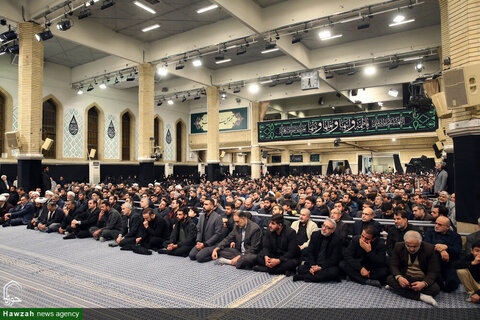 Photos/ La première nuit de la cérémonie de deuil de Hazrat Fatima Zahra, que la paix soit sur lui, à Husseiniyya de l'Imam Khomeini (RA) en présence du leader de la révolution.