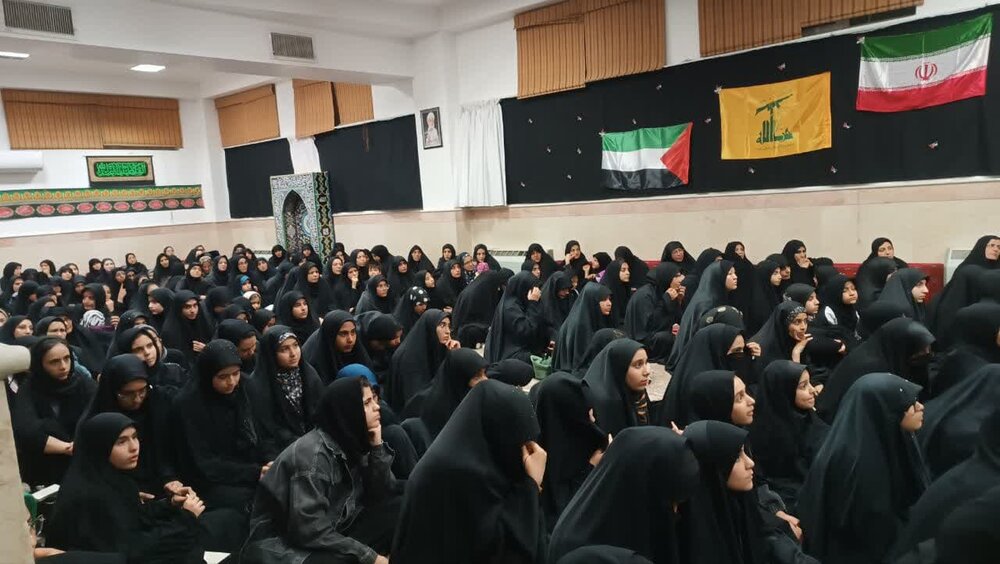 مراسم سوگواره دختران فاطمی در مدرسه علمیه حضرت زینب(س) آران و بیدگل برگزار شد