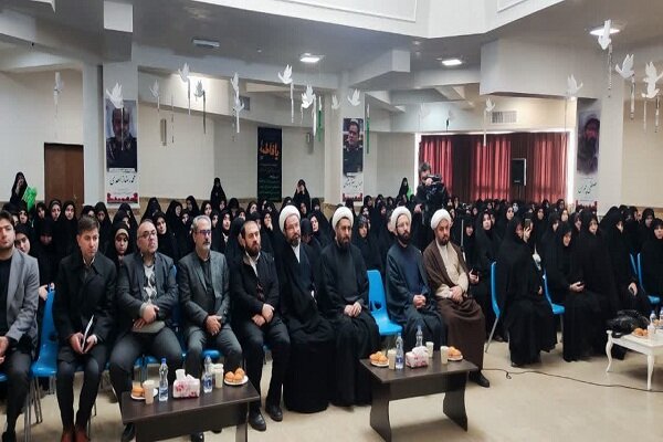 हज़रत फ़ातिमा (स) का जीवन और कार्य इस बात का प्रमाण हैं कि महिलाएँ समाज में महत्वपूर्ण भूमिका निभा सकती हैं