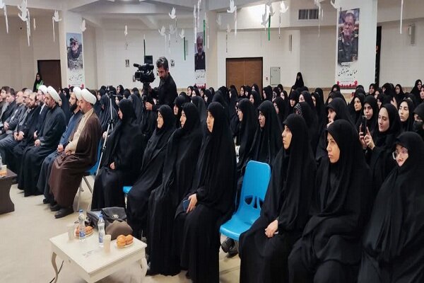 हज़रत फ़ातिमा (स) का जीवन और कार्य इस बात का प्रमाण हैं कि महिलाएँ समाज में महत्वपूर्ण भूमिका निभा सकती हैं