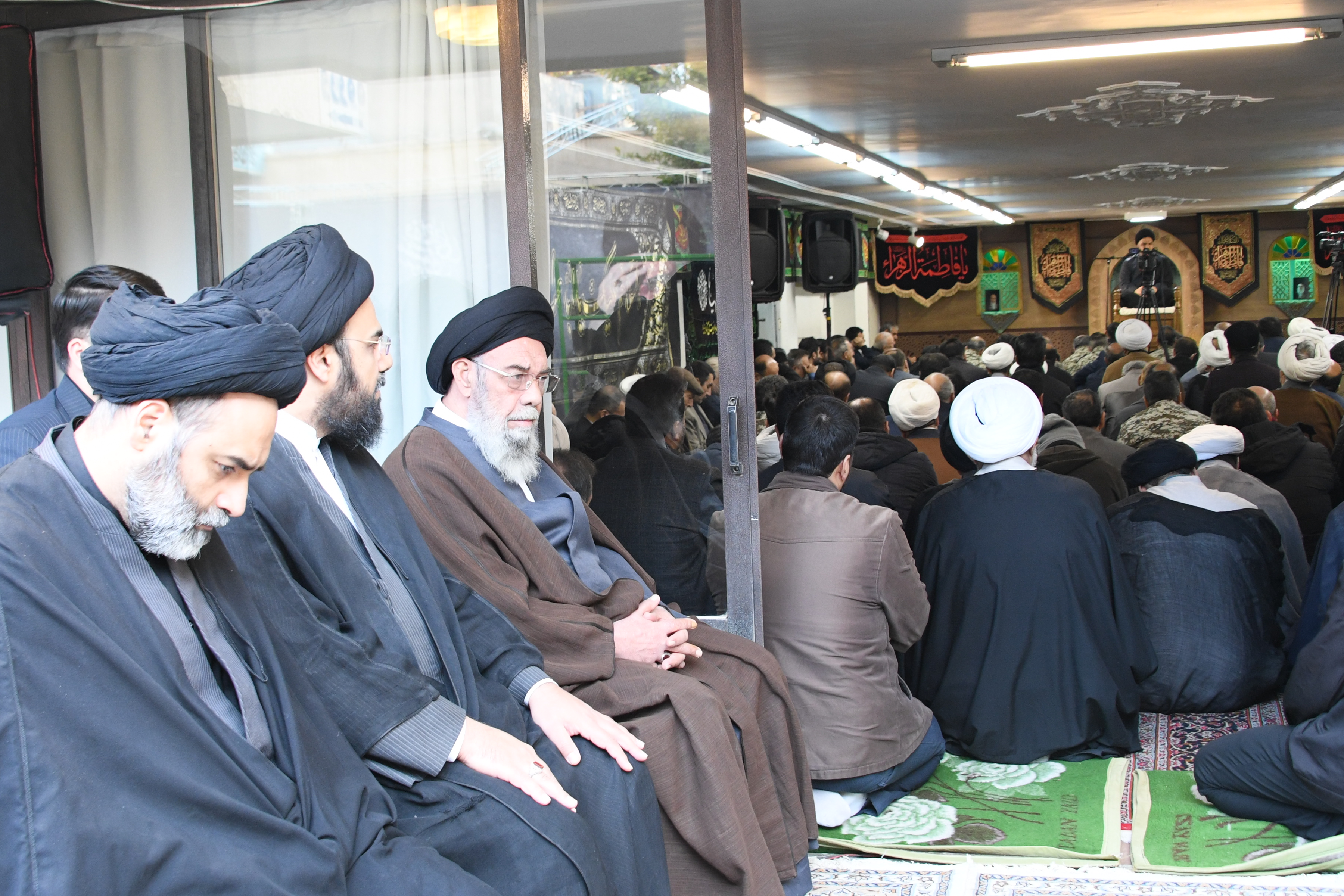 تصاویر| اولین روز مراسم سوگواری فاطمیه دفتر امام جمعه اصفهان