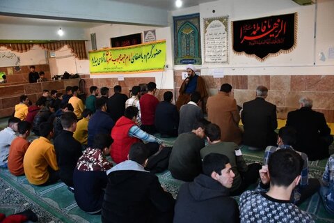 حوزه/ حضور امام جمعه شهرستان خوی در دبیرستان شهید صیاد شیرازی