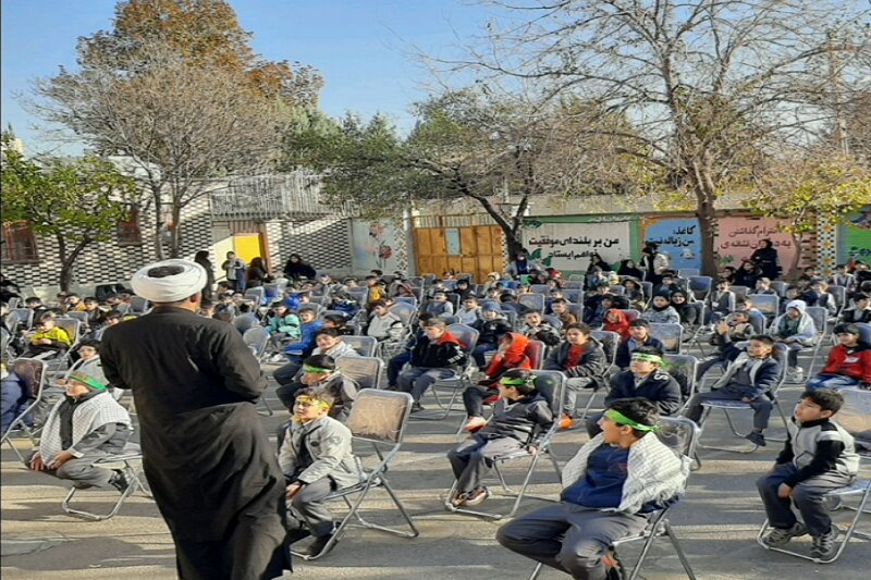 آئین پرده‌خوانی به مناسبت ایام فاطمیه در مدارس کرمانشاه برگزار شد+ عکس