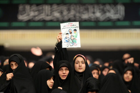 photos/La cérémonie de deuil pour le martyre de Hazrat Zahra, que Dieu le bénisse et lui accorde la paix, à Husseiniyya (RA) de l'Imam Khomeini en présence du chef de la révolution.