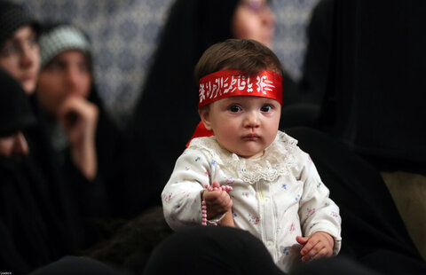 photos/La cérémonie de deuil pour le martyre de Hazrat Zahra, que Dieu le bénisse et lui accorde la paix, à Husseiniyya (RA) de l'Imam Khomeini en présence du chef de la révolution.